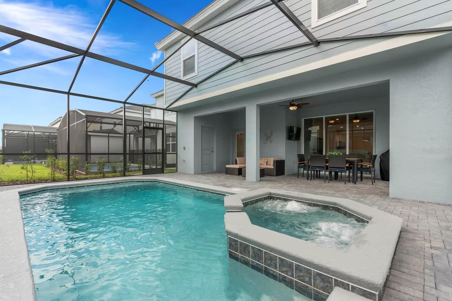 Listing photo 2 for 7180 Oakmoss Loop