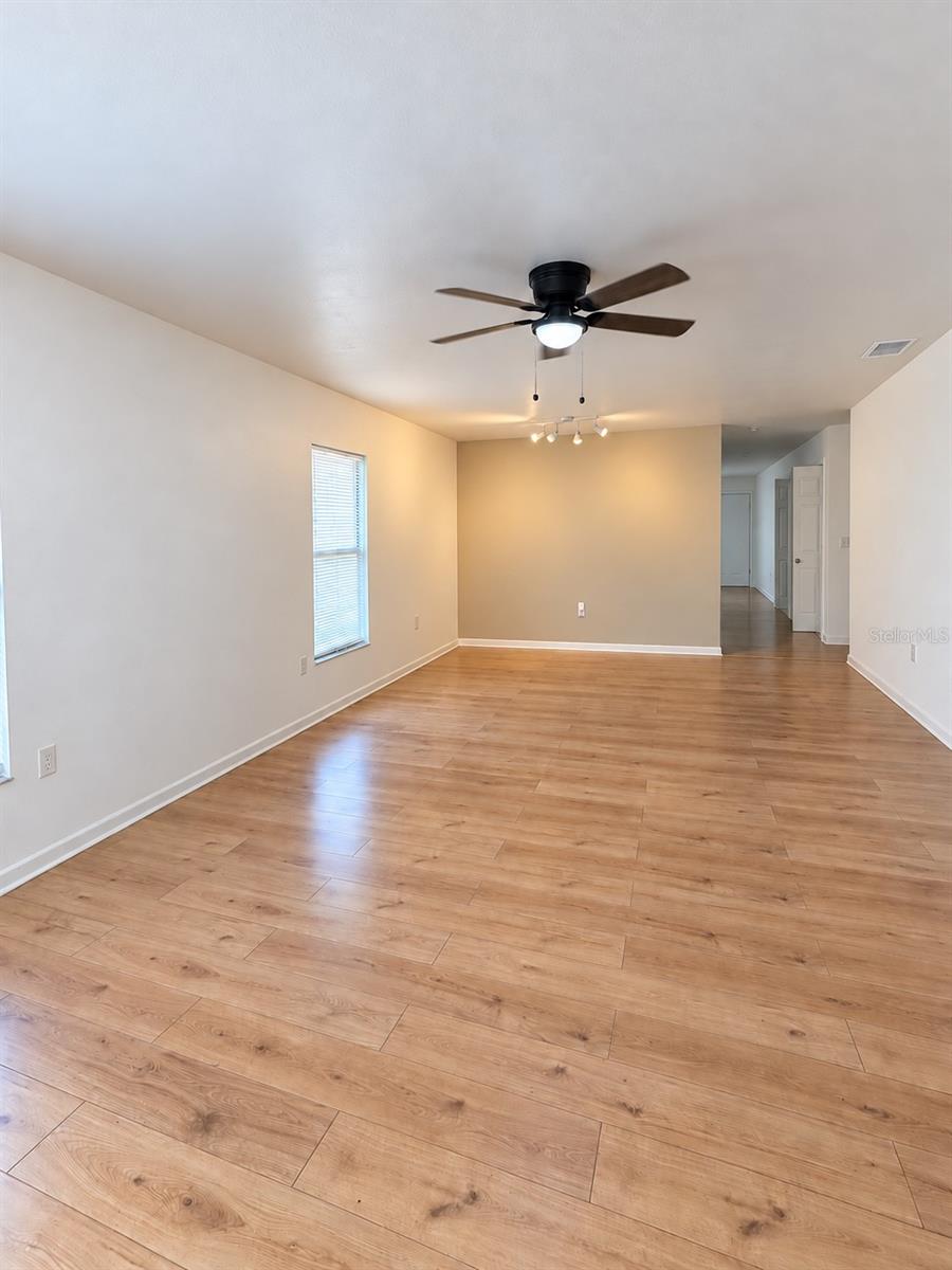 Listing photo 2 for 86 Lake Daisy Blvd