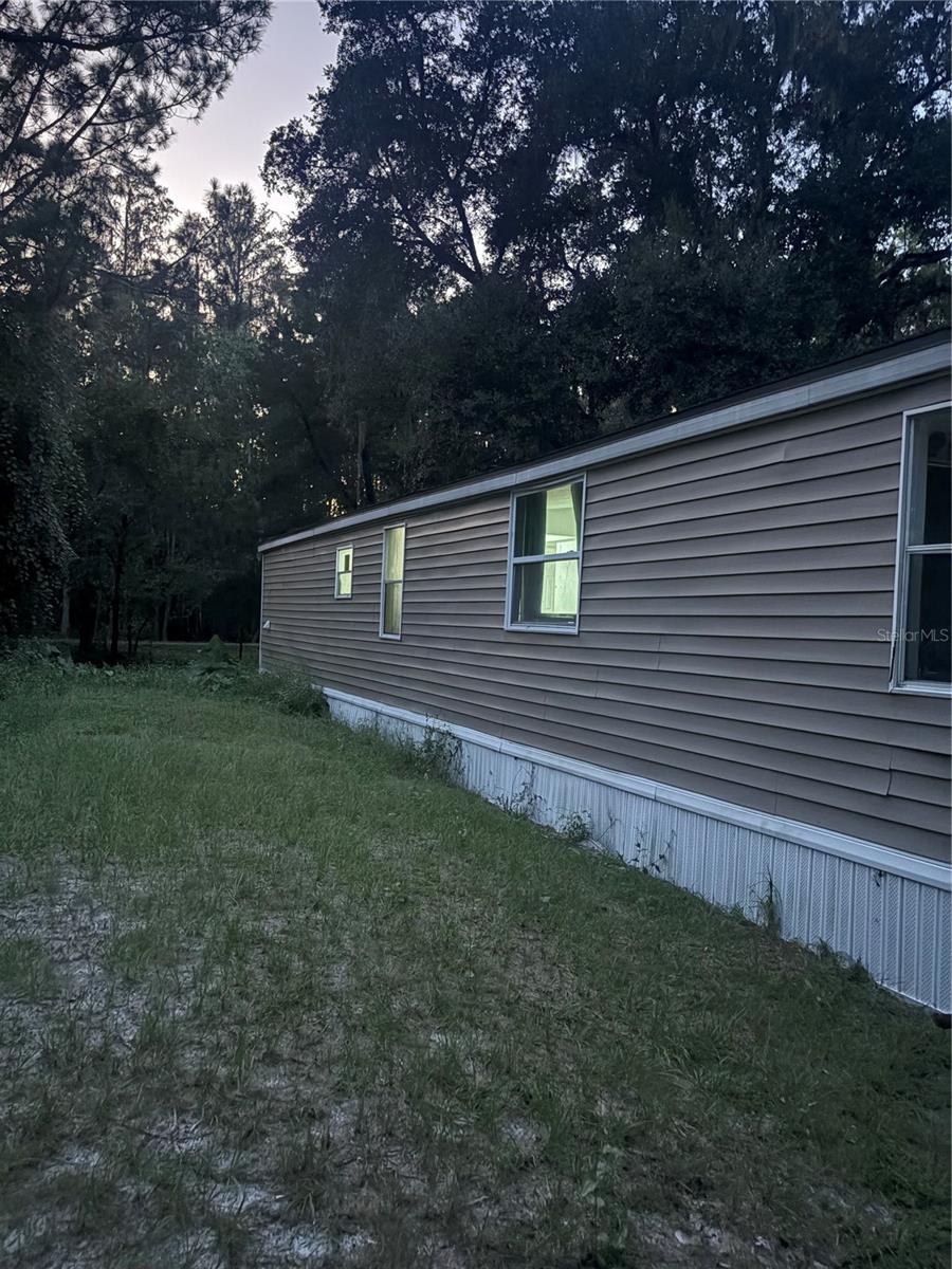 Listing photo 2 for 1426 Creekwood Run