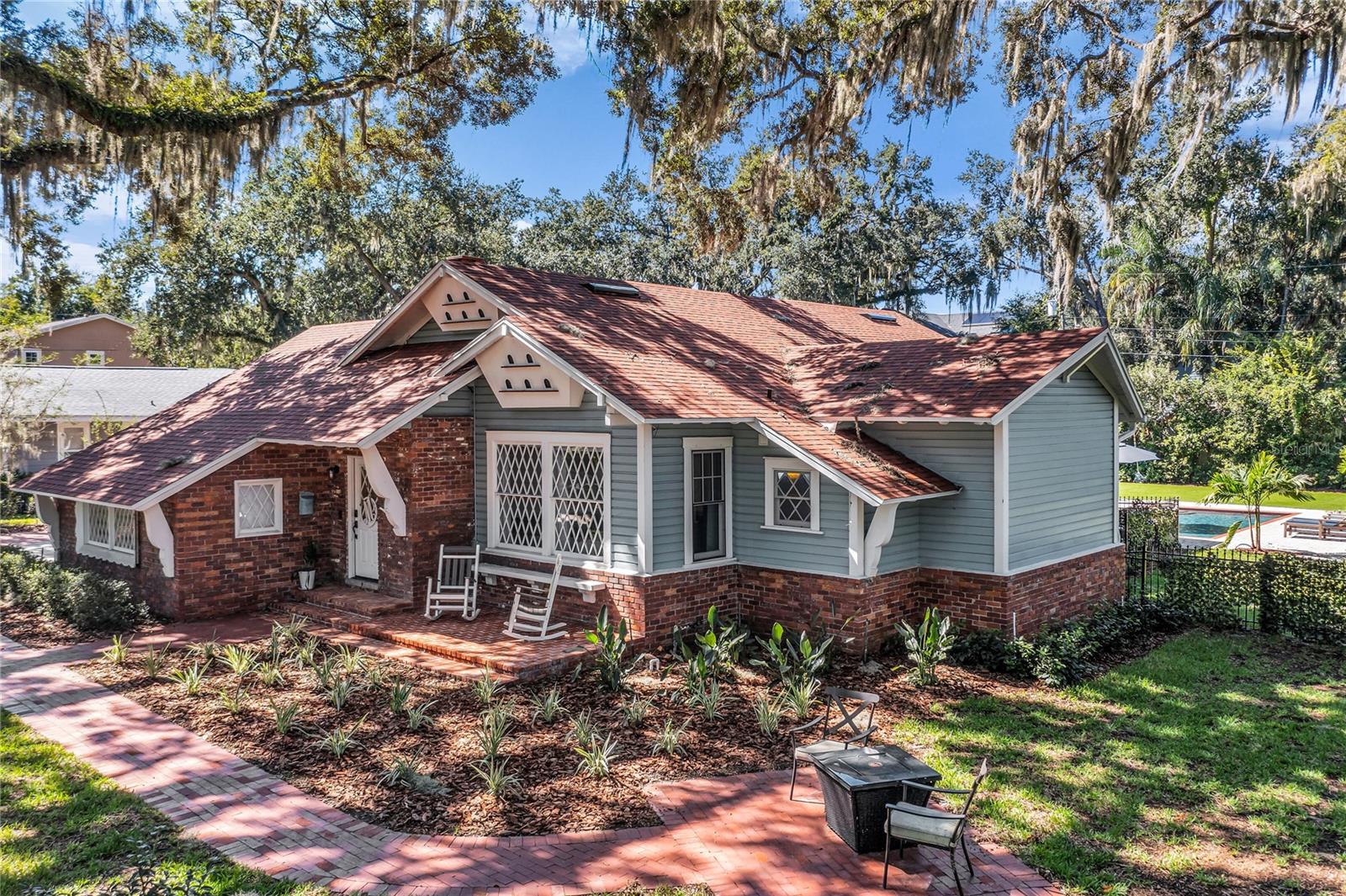 Listing photo 1 for 234 N Lakeview Ave