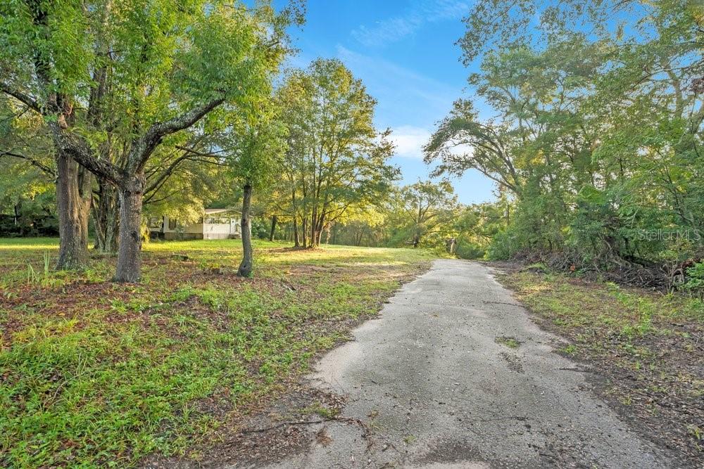 Listing photo 3 for 4855 Round Lake