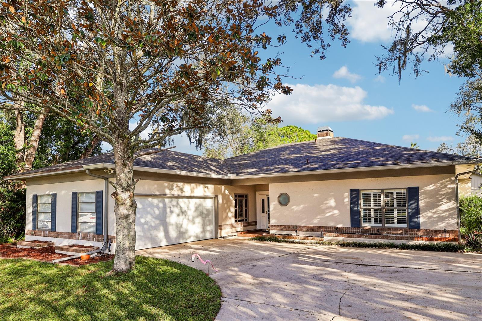 Listing photo 1 for 154 Dartmouth Ln