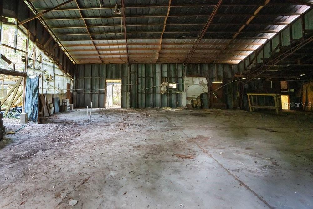 Listing photo 3 for 4711 Round Lake Rd