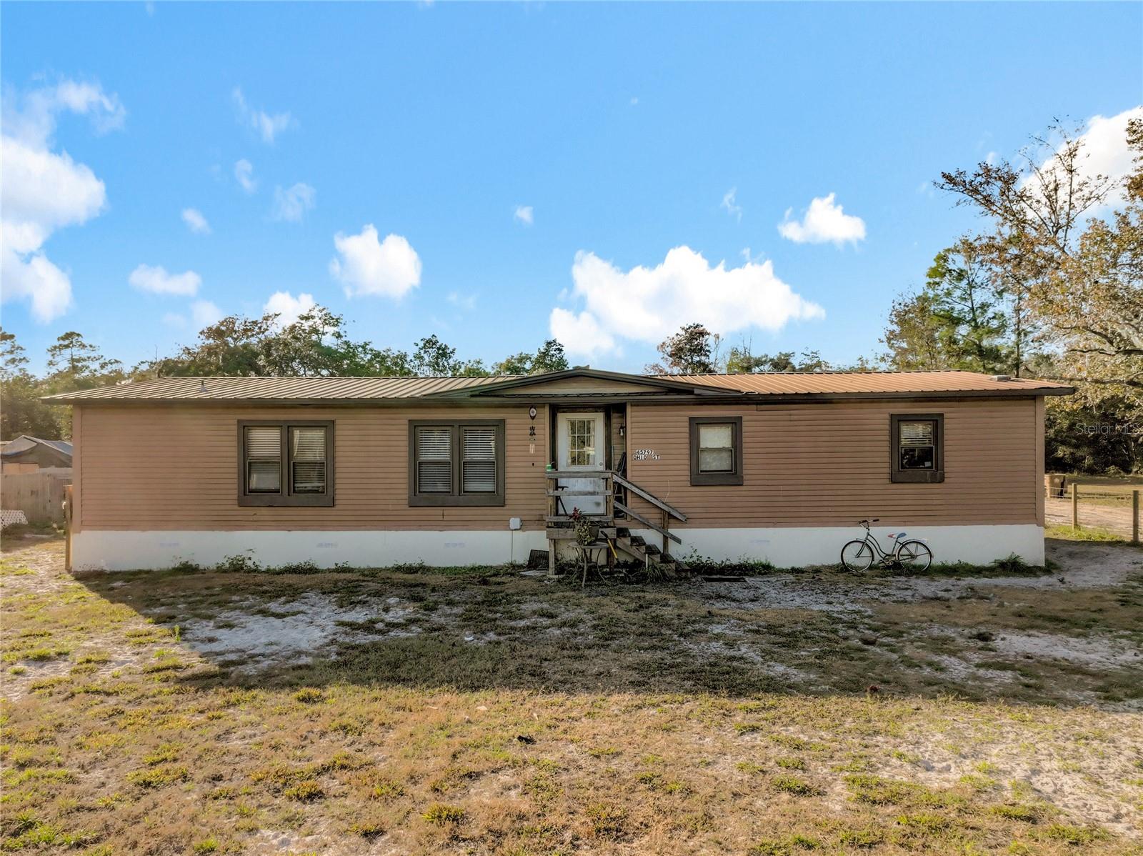 Listing photo 1 for 45797 Ohio St