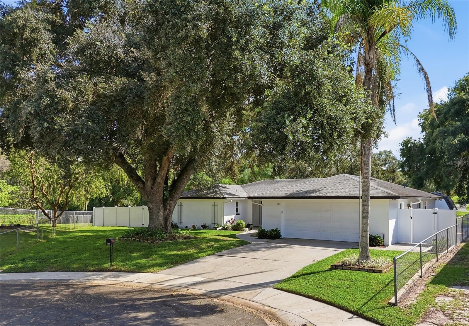 Listing photo 2 for 330 Sabinal St