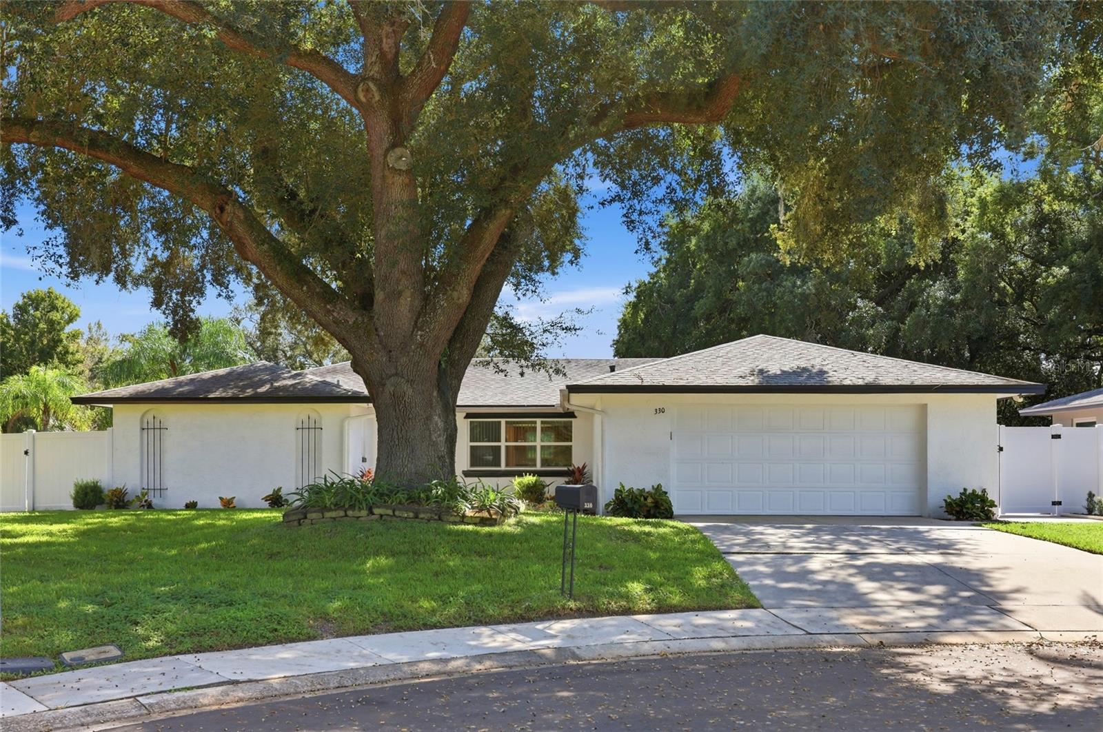 Listing photo 1 for 330 Sabinal St