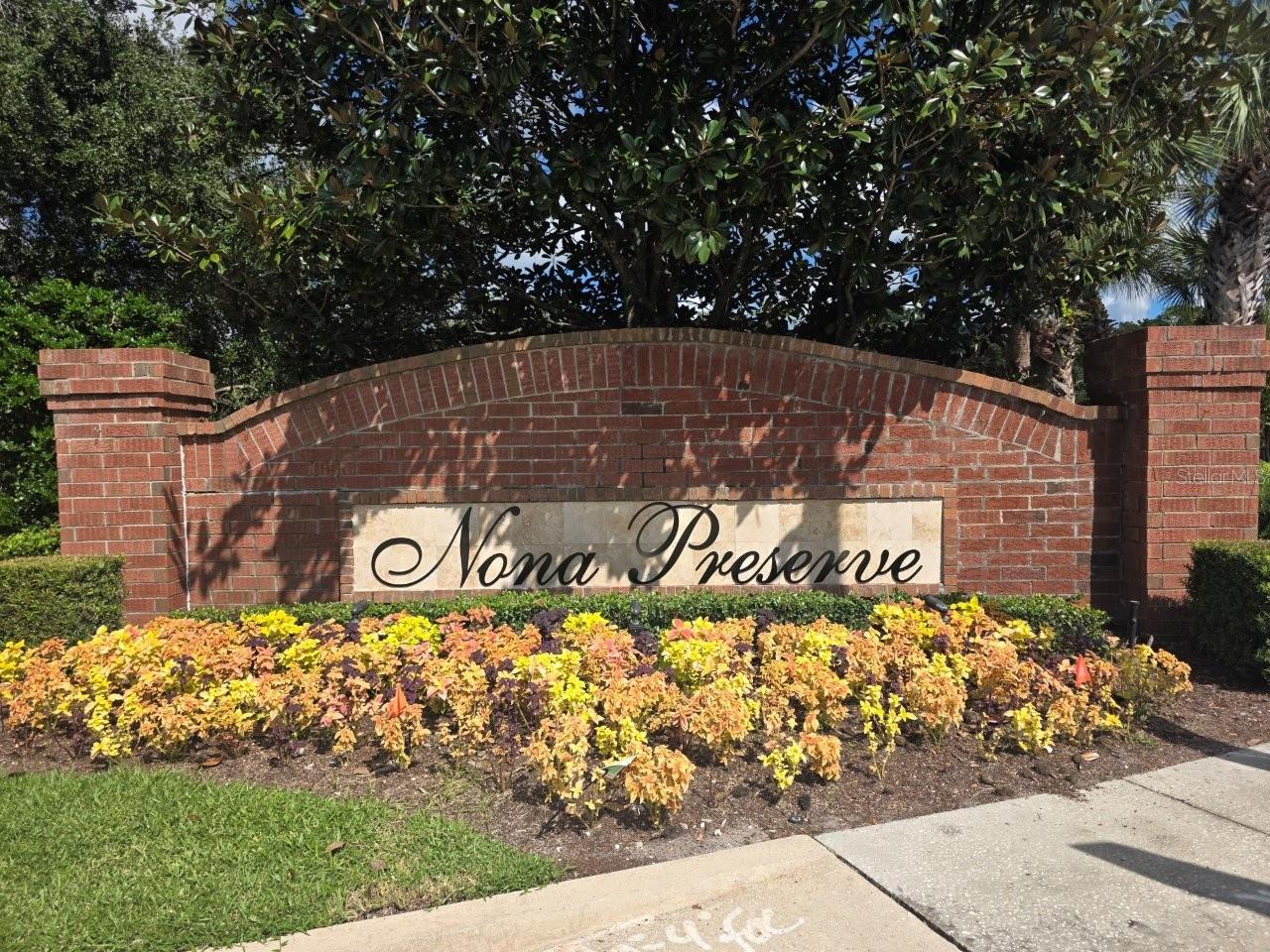 Listing photo 3 for 9481 Tawnyberry St