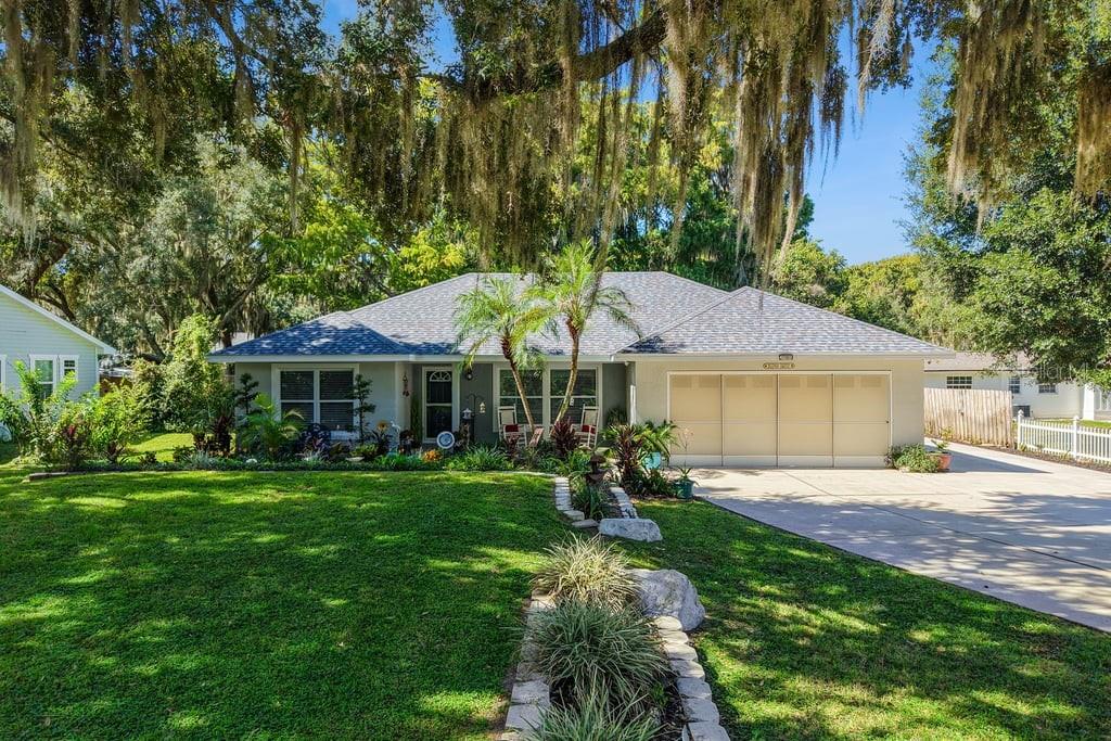 Listing photo 1 for 30749 Glenn Dr