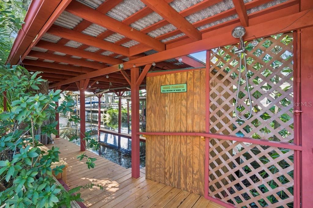 Listing photo 2 for 30749 Glenn Dr