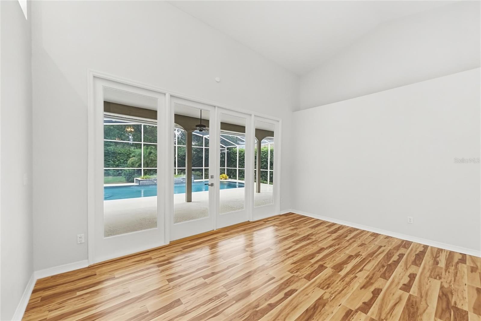 Listing photo 3 for 134 Varsity Cir