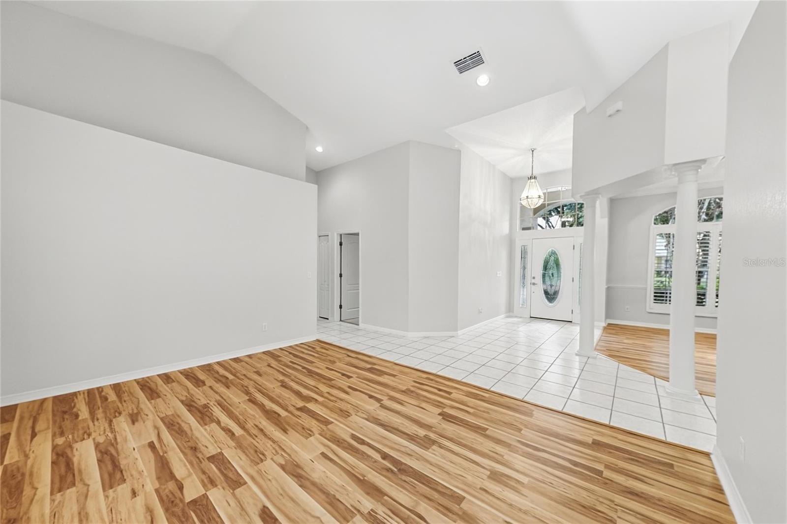 Listing photo 2 for 134 Varsity Cir