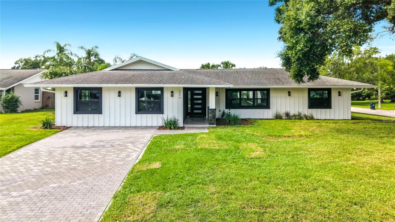 Listing photo for 5096 The Oaks Cir