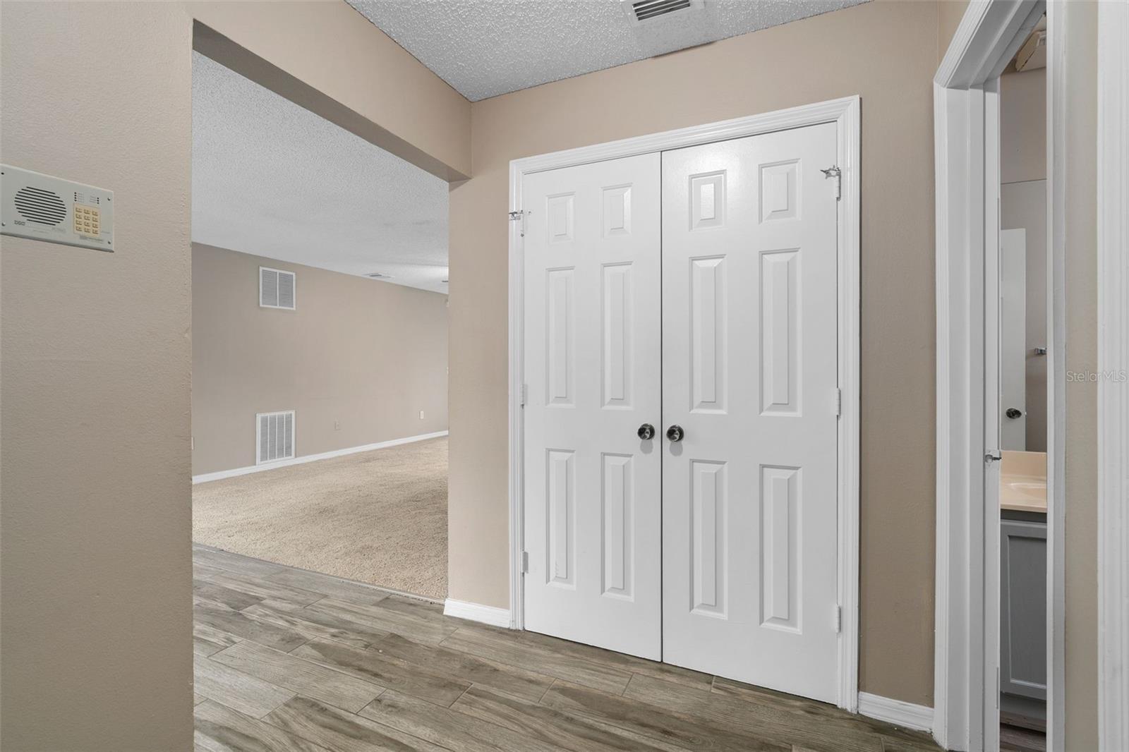 Listing photo 3 for 8209 Olympia Ct #8209