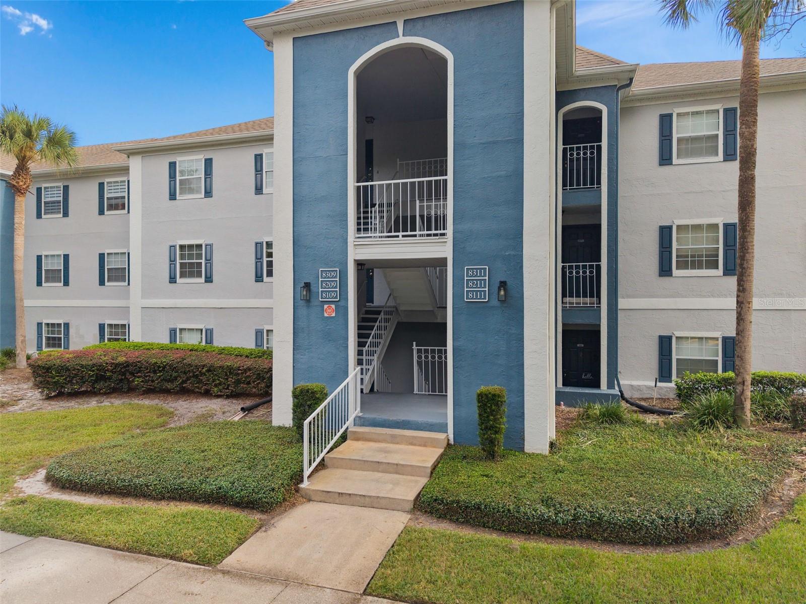 Listing photo 2 for 8209 Olympia Ct #8209