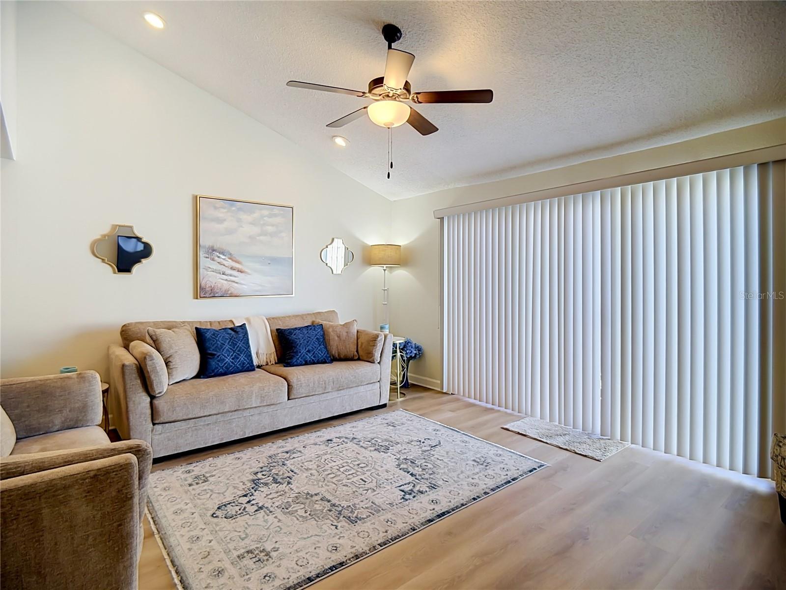 Listing photo 2 for 3936 Oak Loop #7