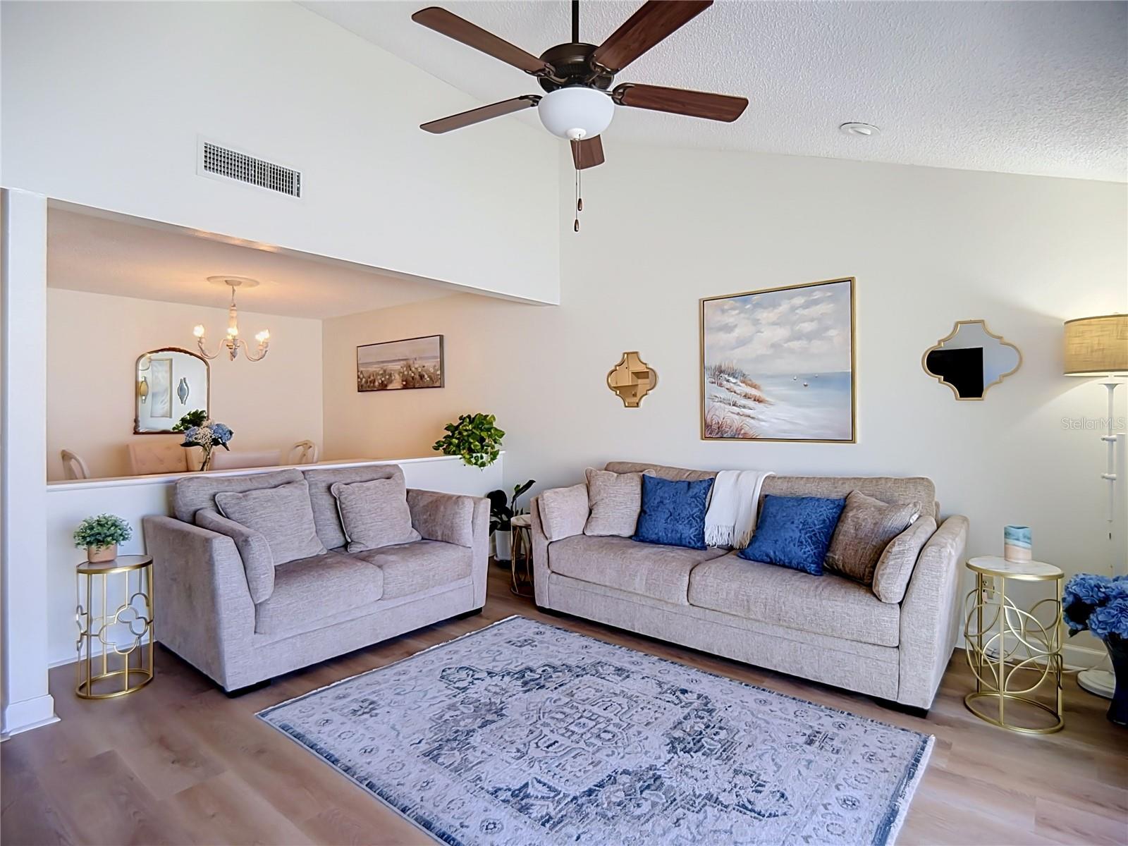 Listing photo 3 for 3936 Oak Loop #7