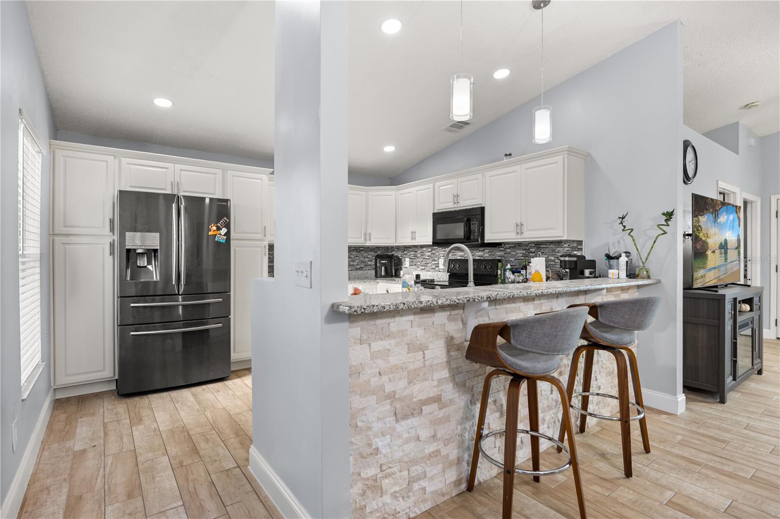 Listing photo 2 for 2930 Woolridge Dr