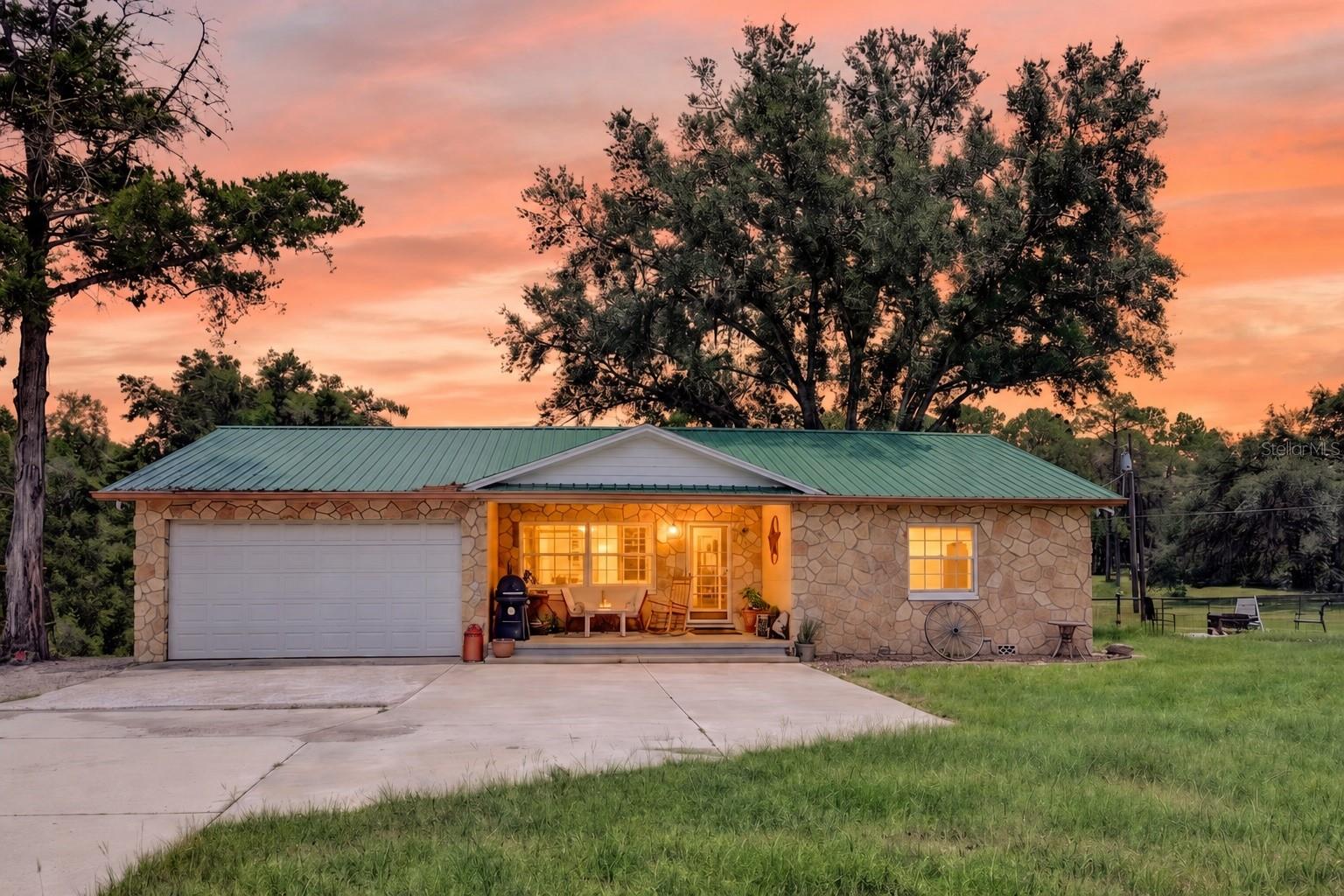 Listing photo 2 for 5275 Mount Plymouth Rd