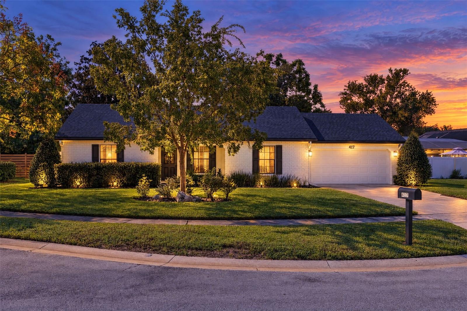 Listing photo 2 for 417 Holly Ct