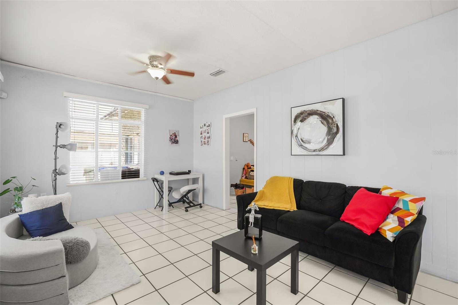 Listing photo 3 for 1311 Carson Ave