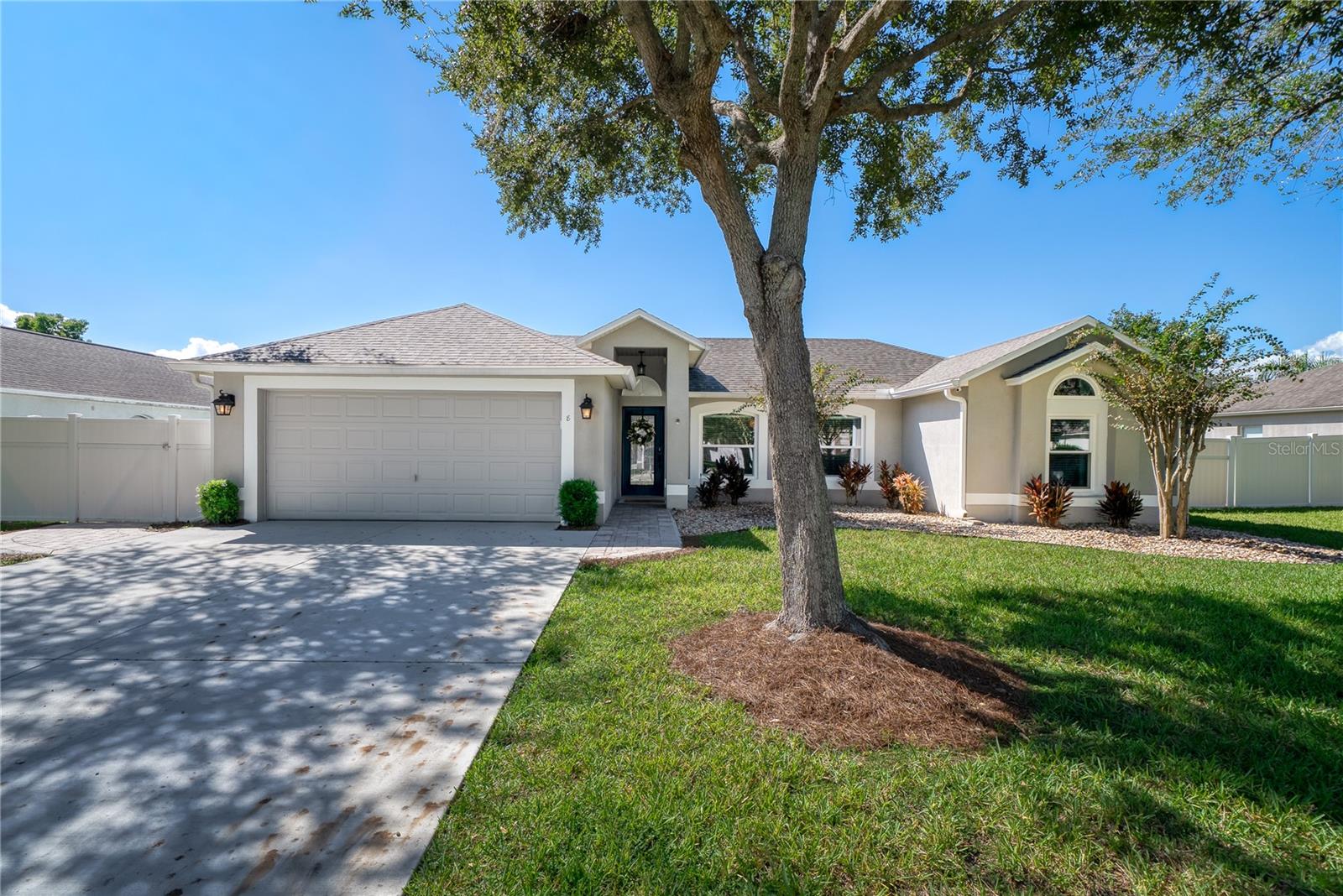 Listing photo 1 for 8 Lakeview Reserve Blvd