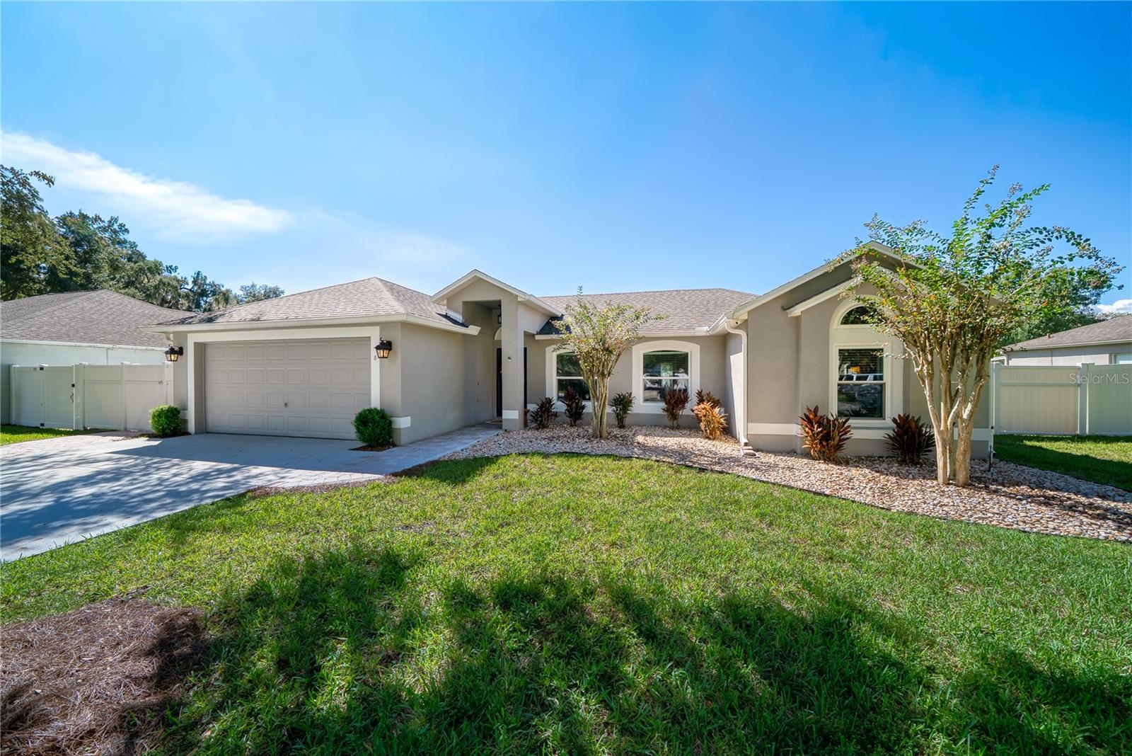 Listing photo 2 for 8 Lakeview Reserve Blvd