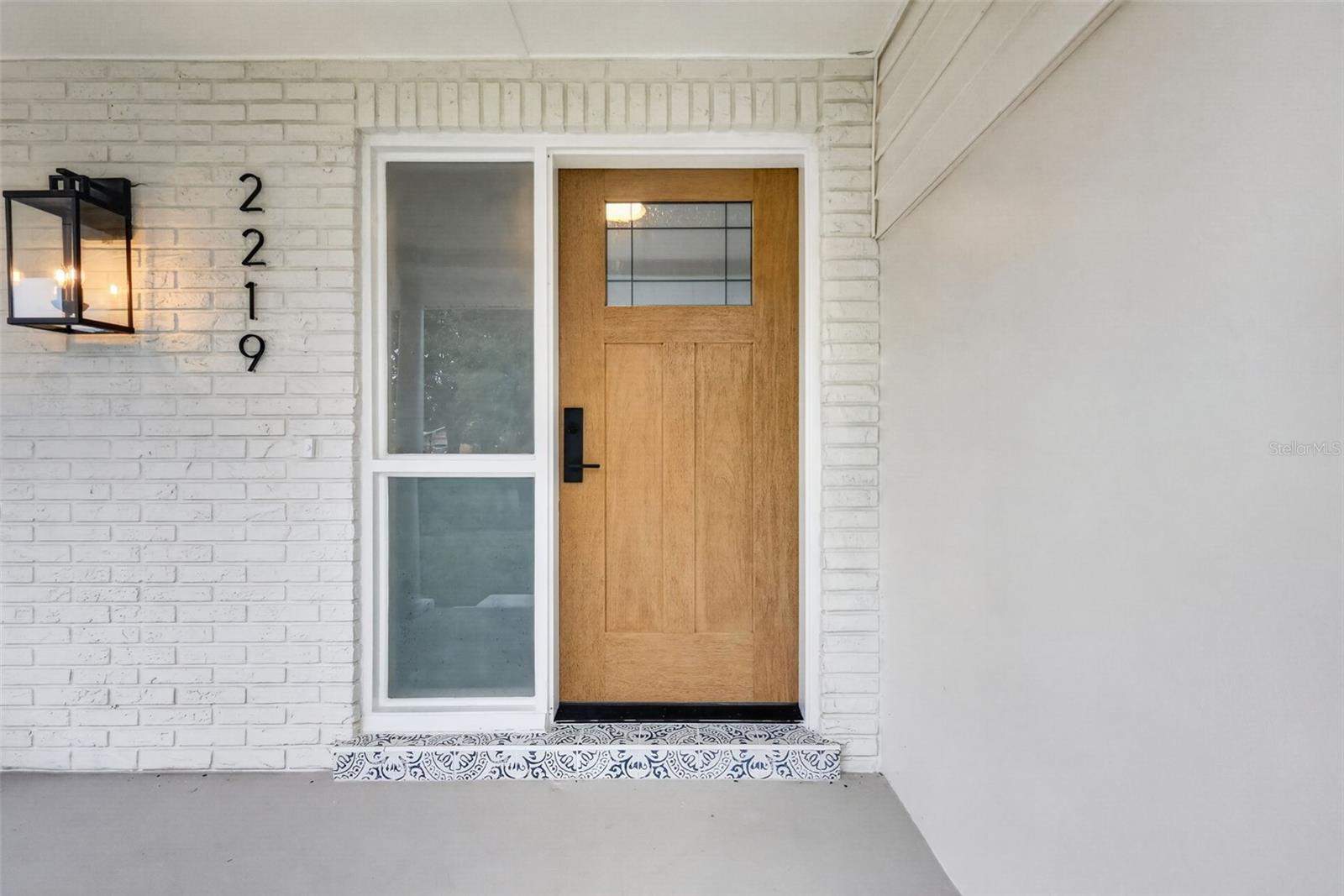 Listing photo 3 for 2219 Winter Woods Blvd