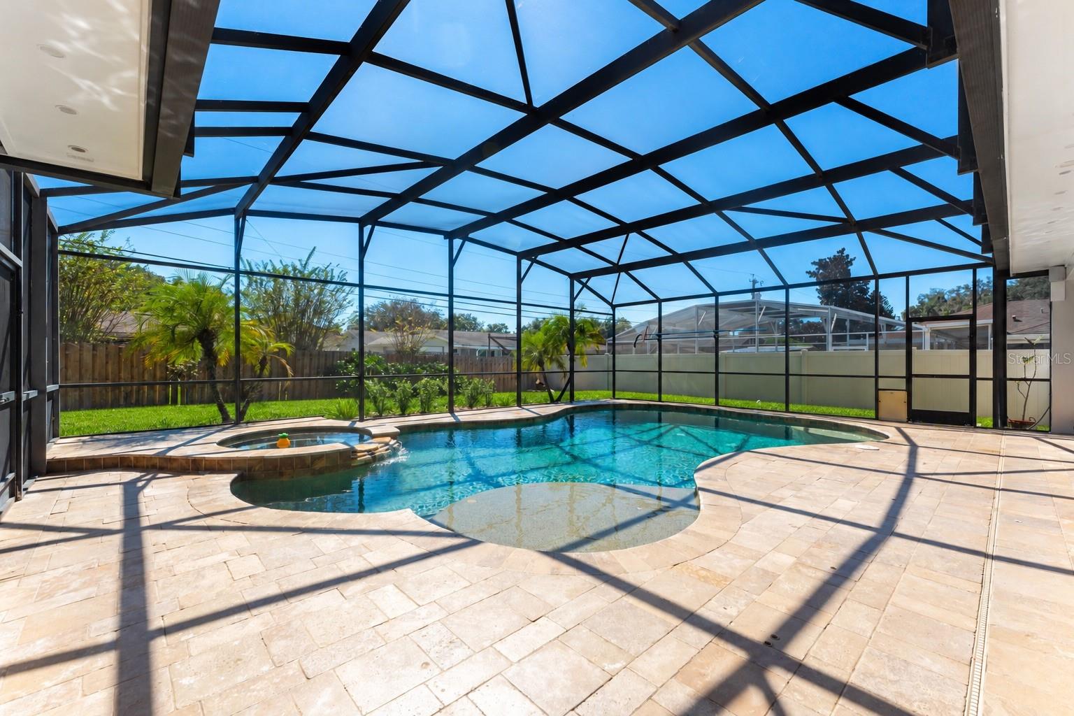 Listing photo 3 for 4066 Summerwood Ave