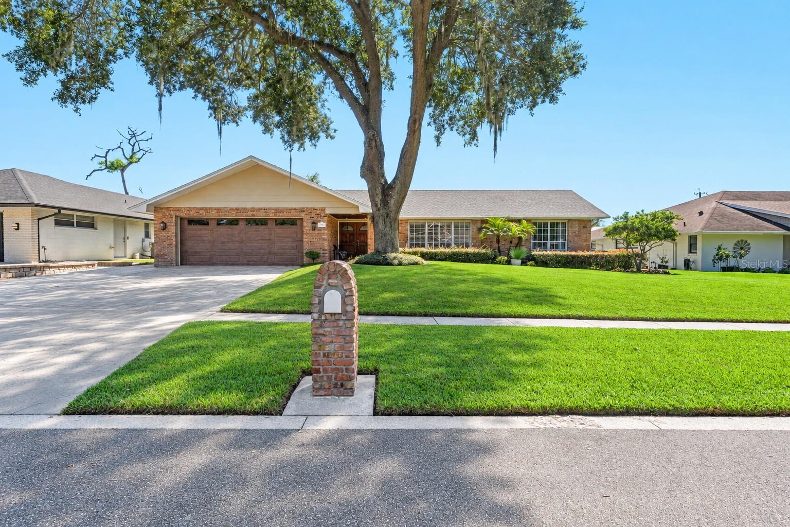 Listing photo 1 for 4066 Summerwood Ave