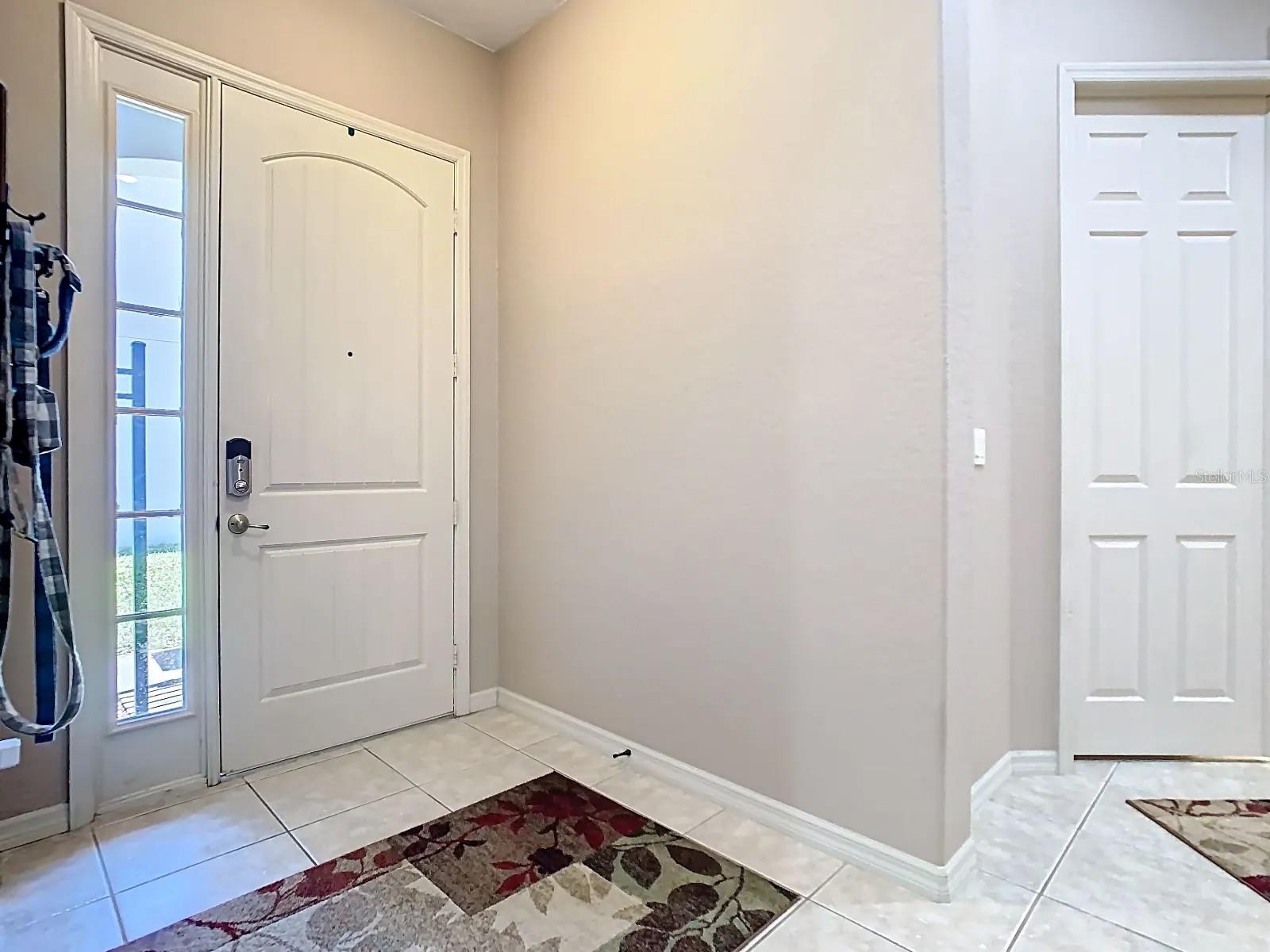 Listing photo 3 for 20604 Maxim Pkwy