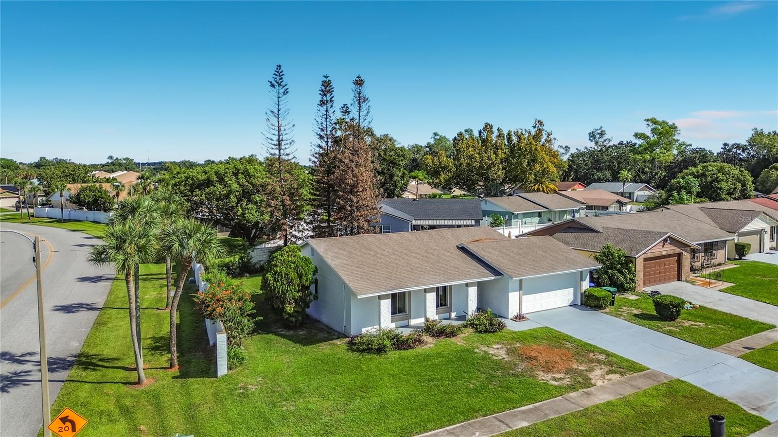 Listing photo 3 for 2323 Towerbridge St