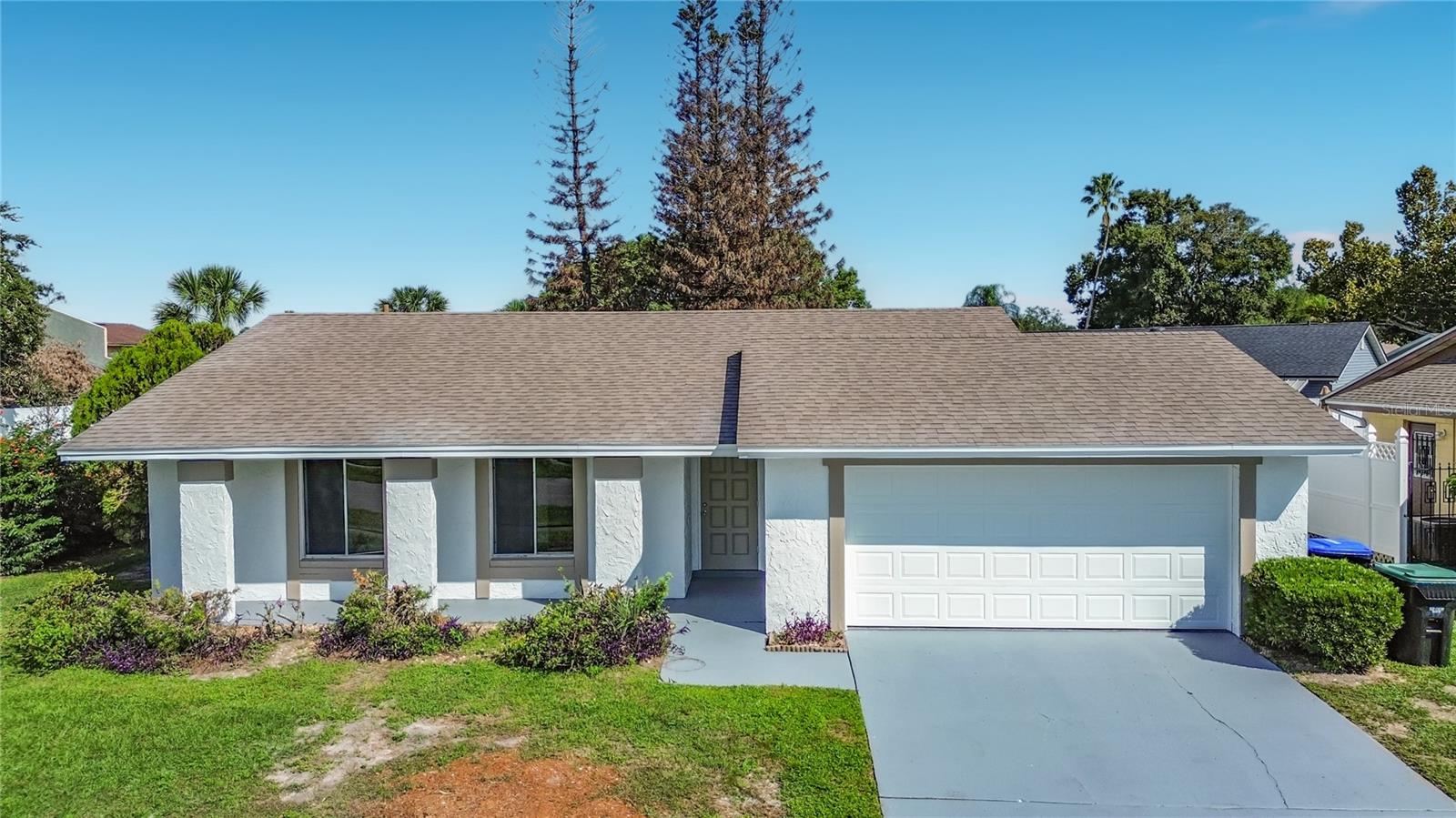 Listing photo 1 for 2323 Towerbridge St