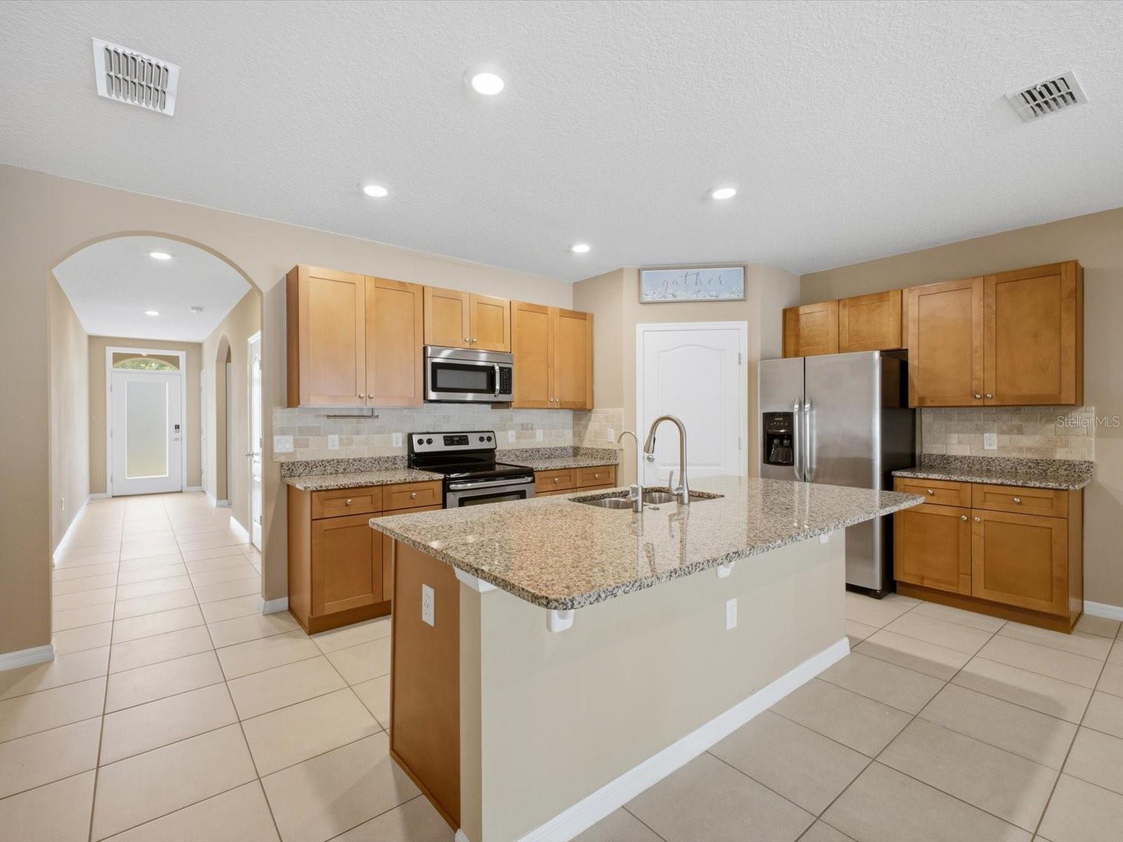 Listing photo 3 for 209 Tanglewood Dr