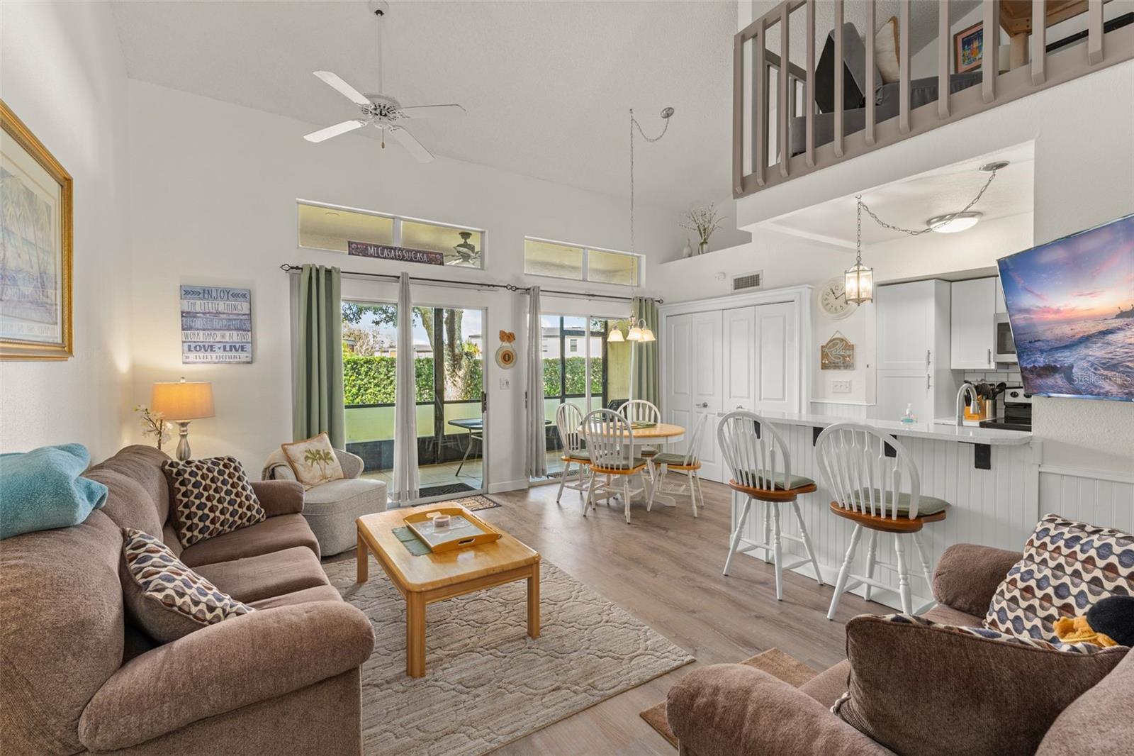 Listing photo 3 for 3170 Tamarind Cir
