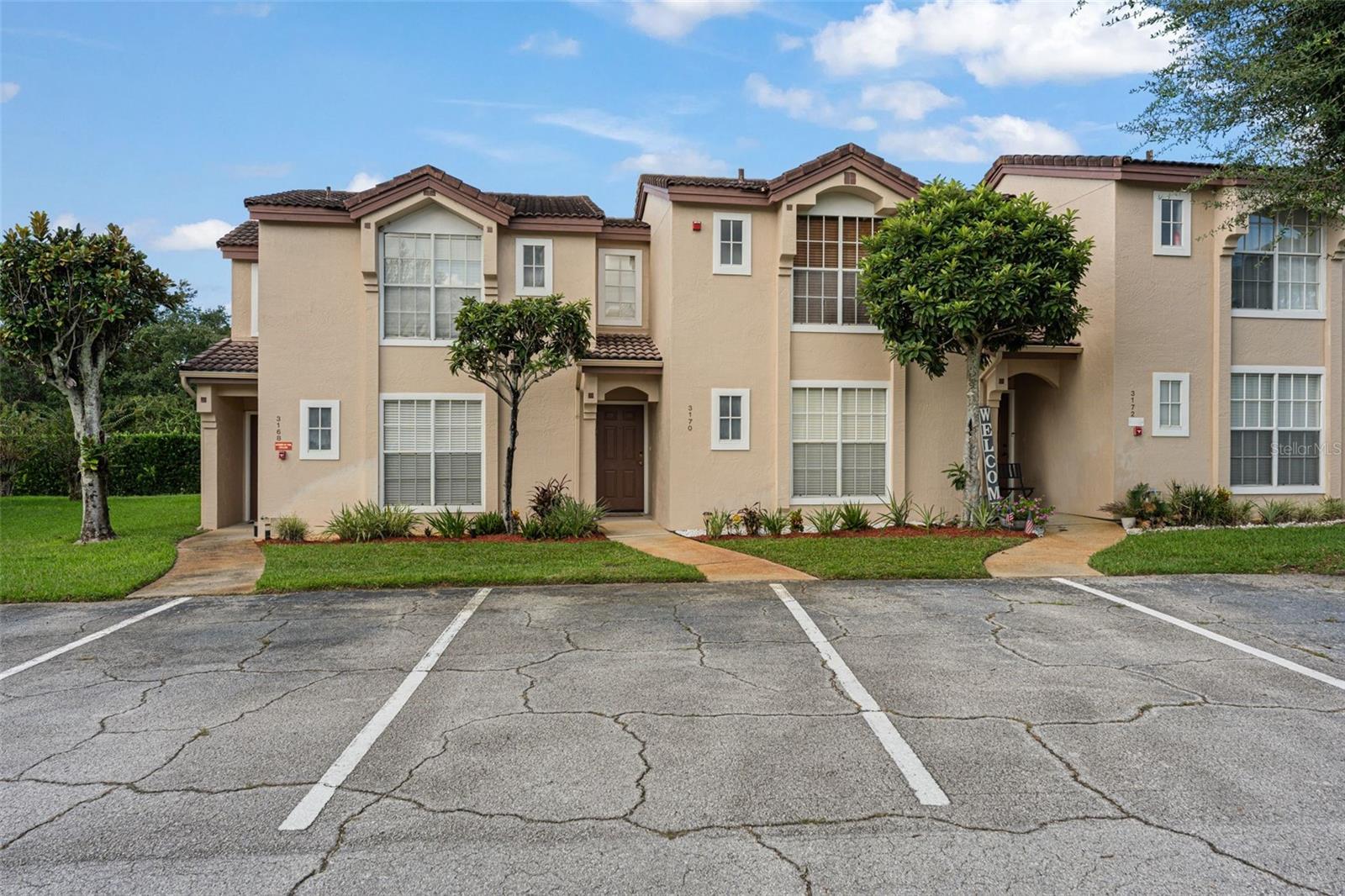 Listing photo 1 for 3170 Tamarind Cir
