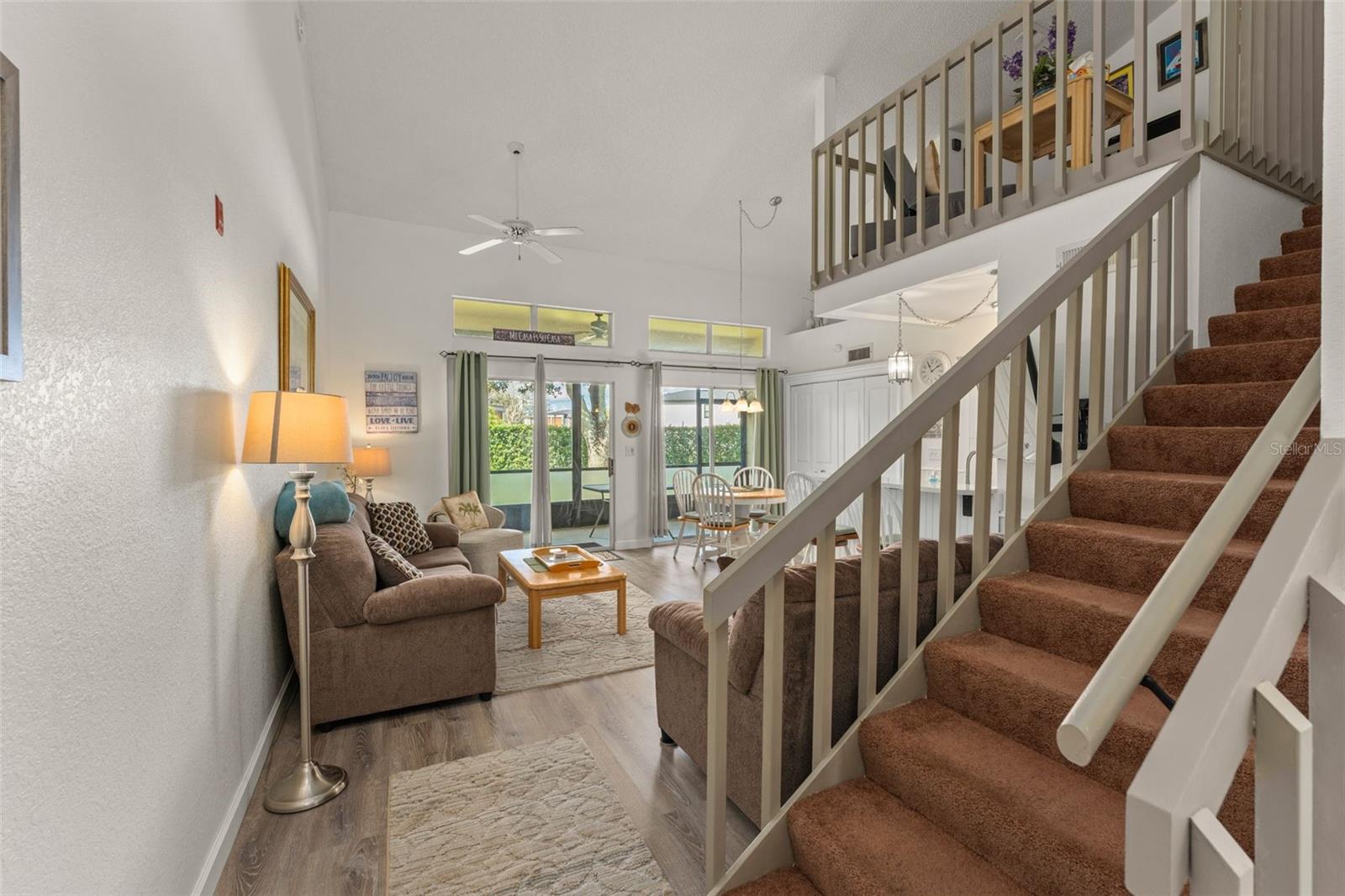 Listing photo 2 for 3170 Tamarind Cir