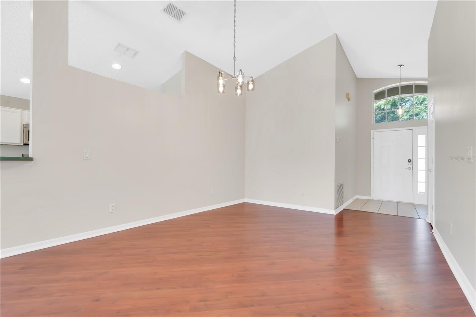 Listing photo 3 for 3608 Sickle St