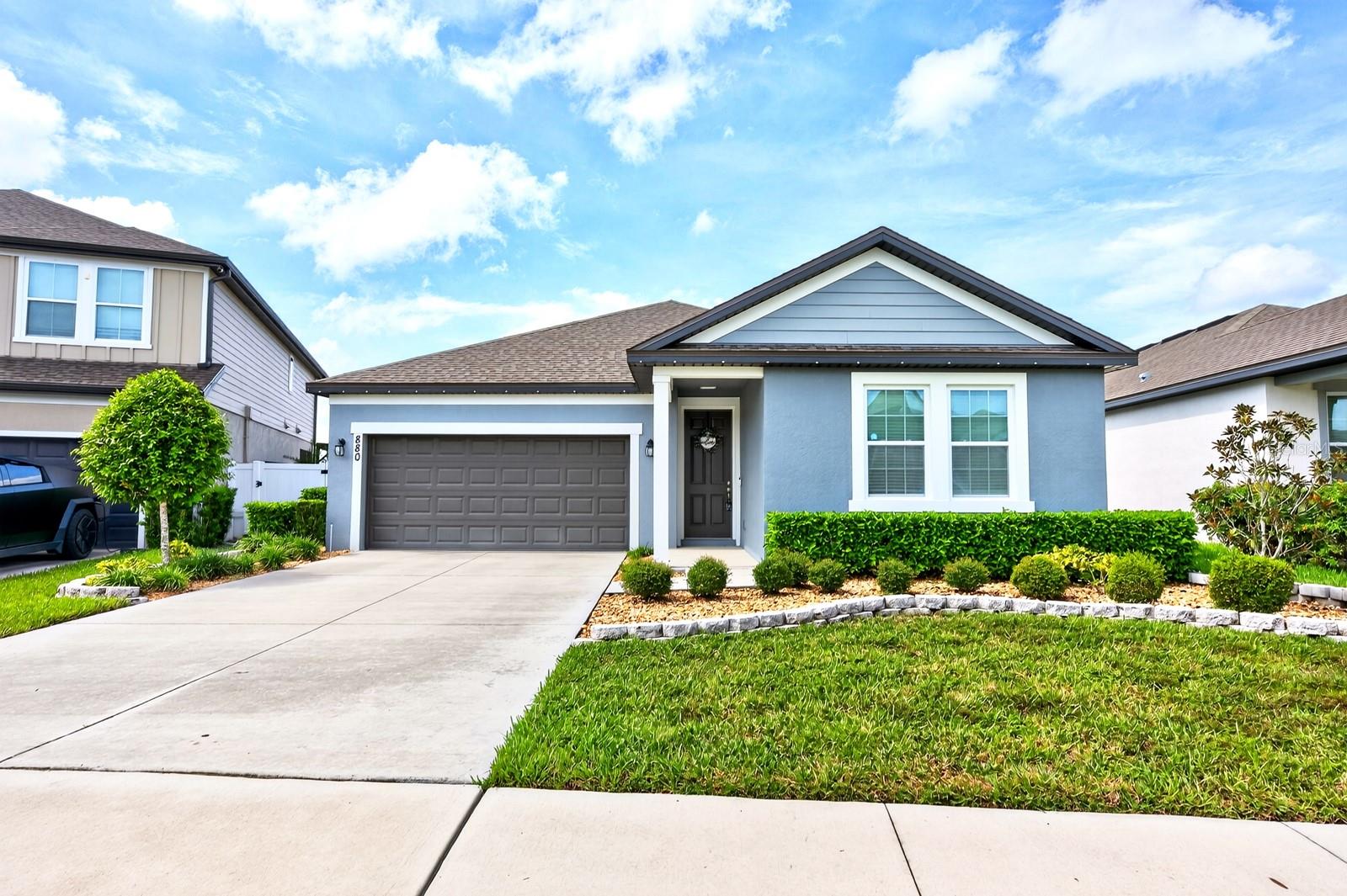 Listing photo 1 for 880 Livestock Loop