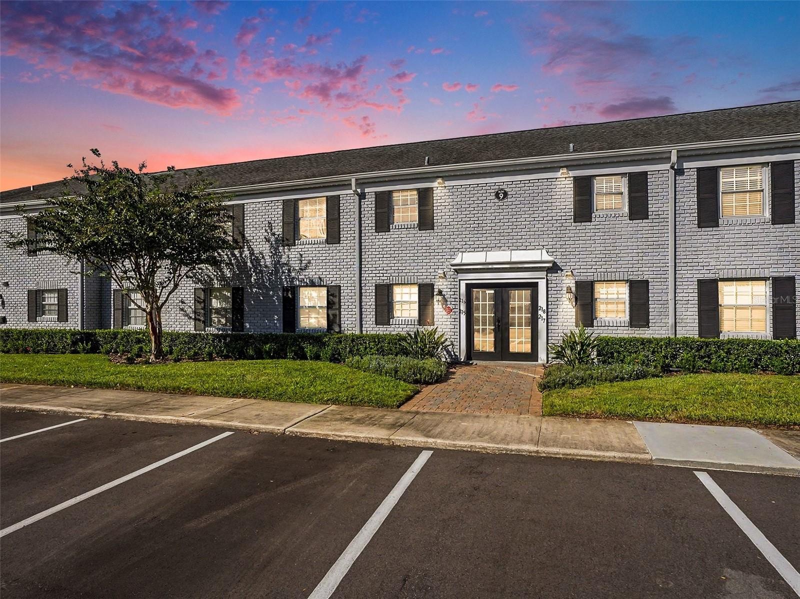 Listing photo 1 for 216 Lewfield Cir #216