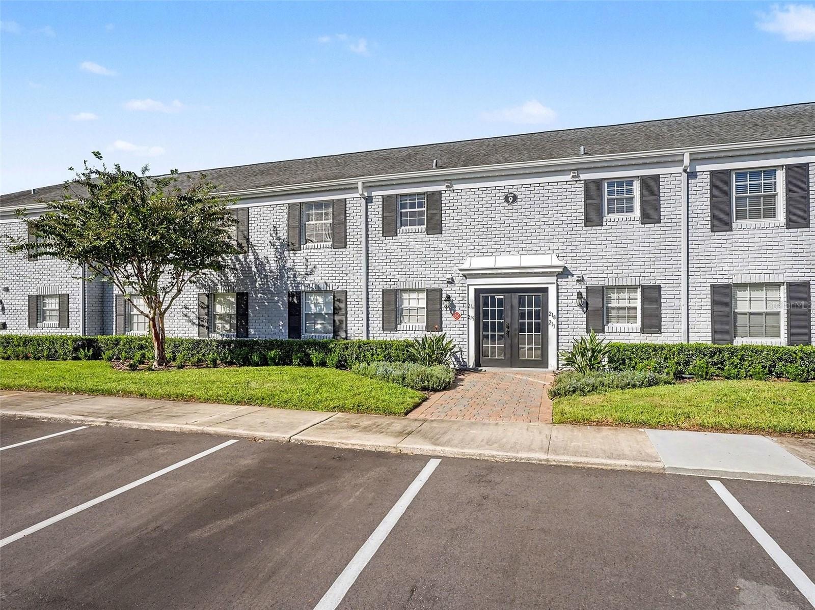 Listing photo 2 for 216 Lewfield Cir #216
