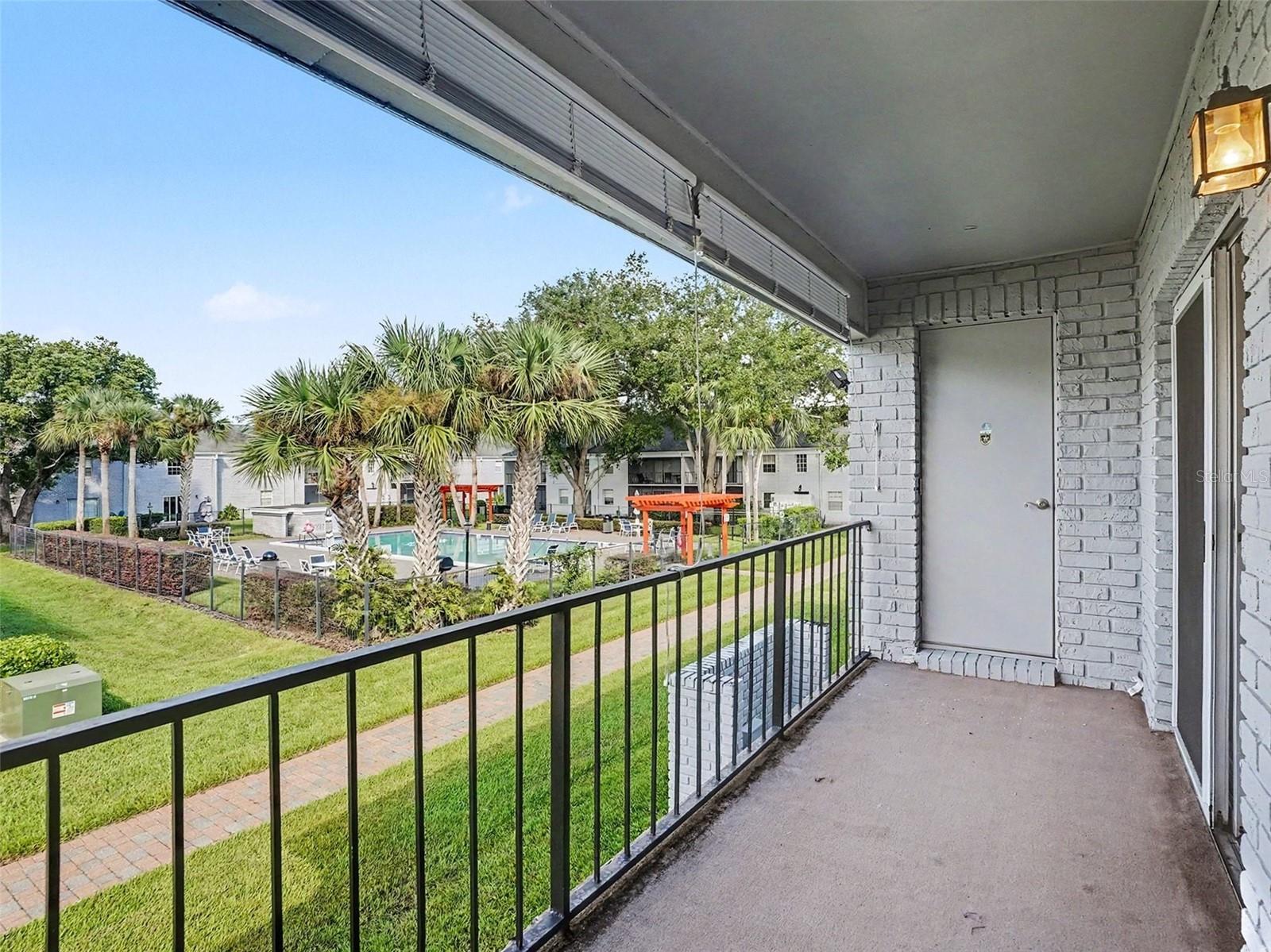 Listing photo 3 for 216 Lewfield Cir #216