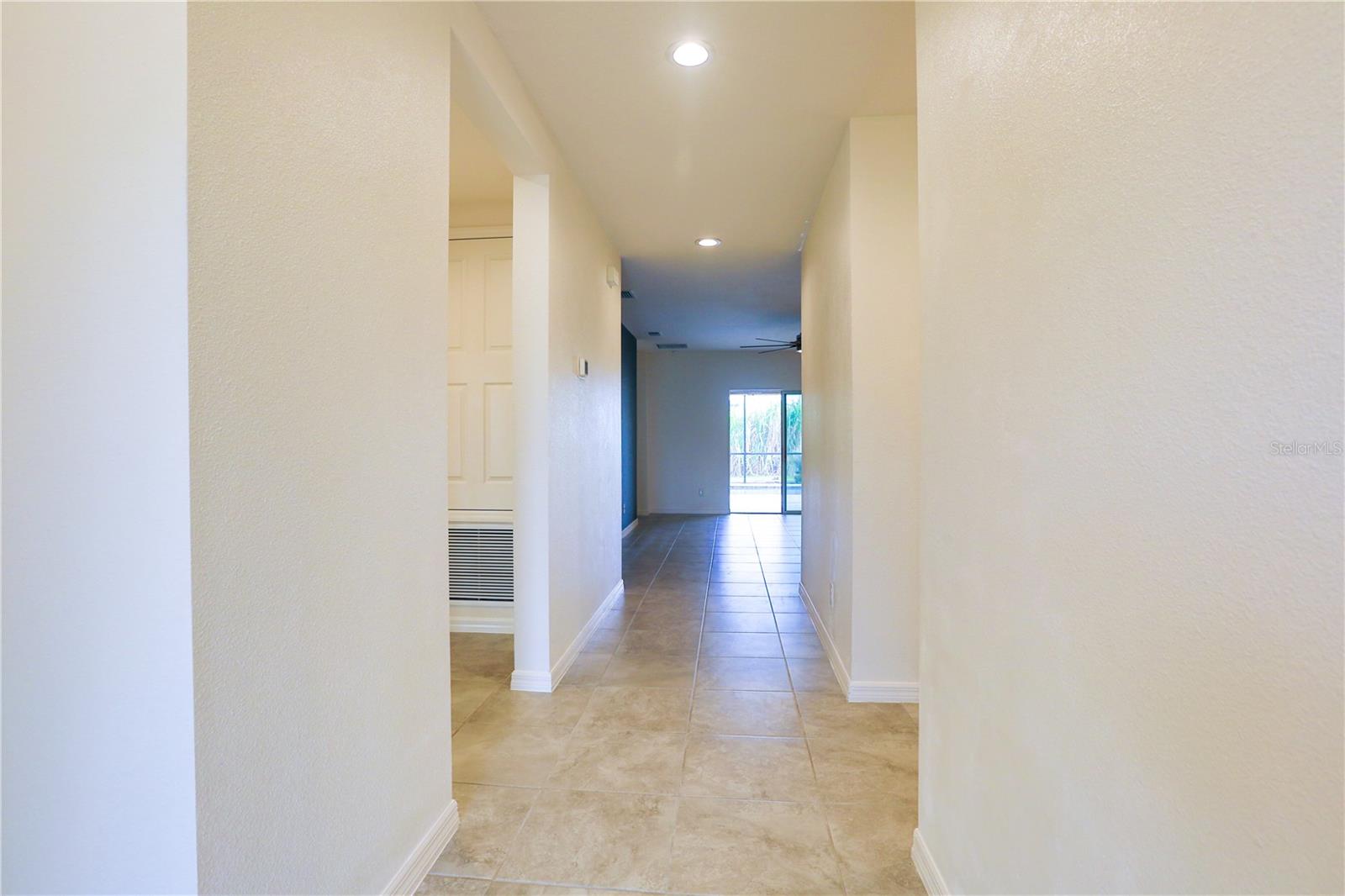 Listing photo 2 for 224 Denali St