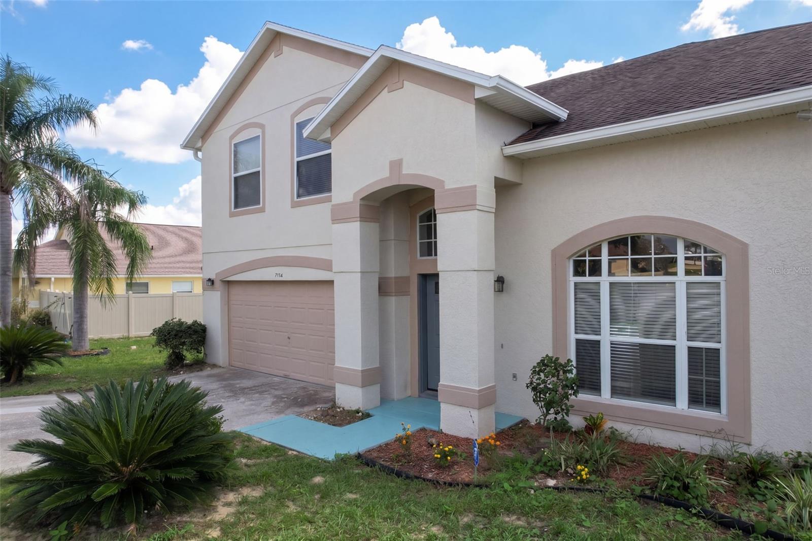 Listing photo 2 for 7694 Country Run Pkwy