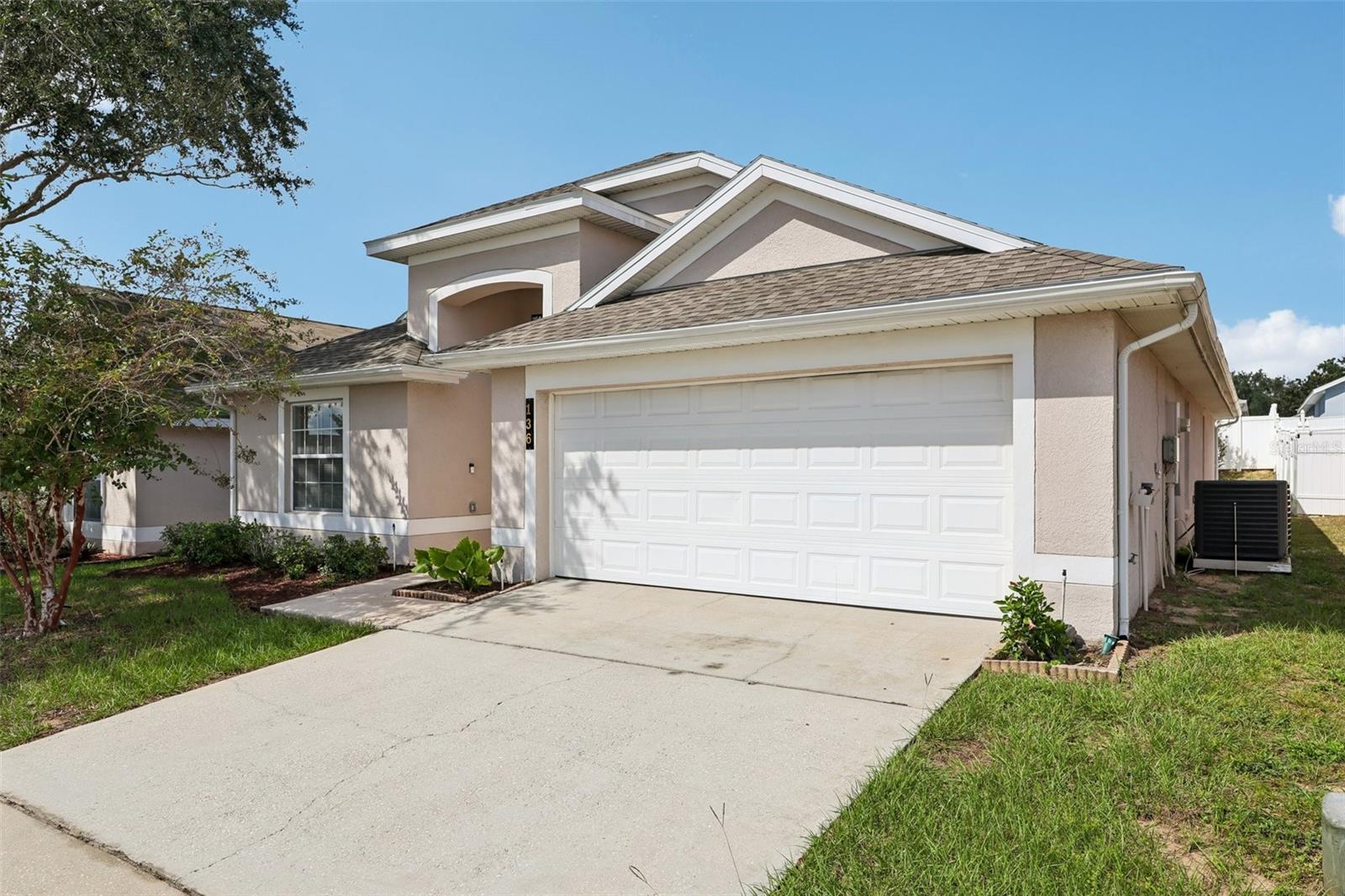 Listing photo 2 for 136 Grantham Dr