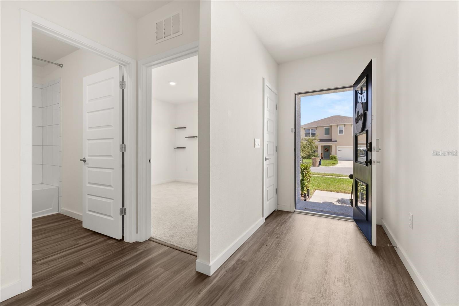 Listing photo 3 for 5154 Tana Ter