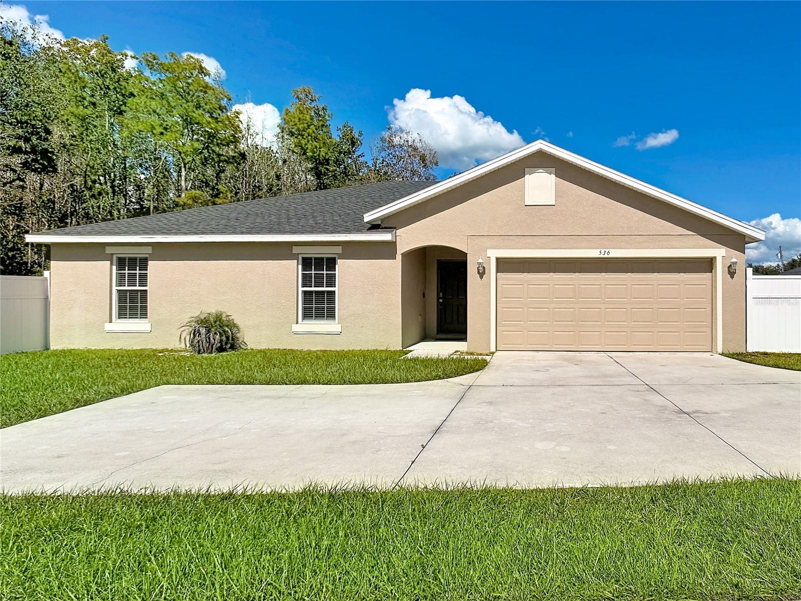Listing photo 1 for 536 Bristol Cir