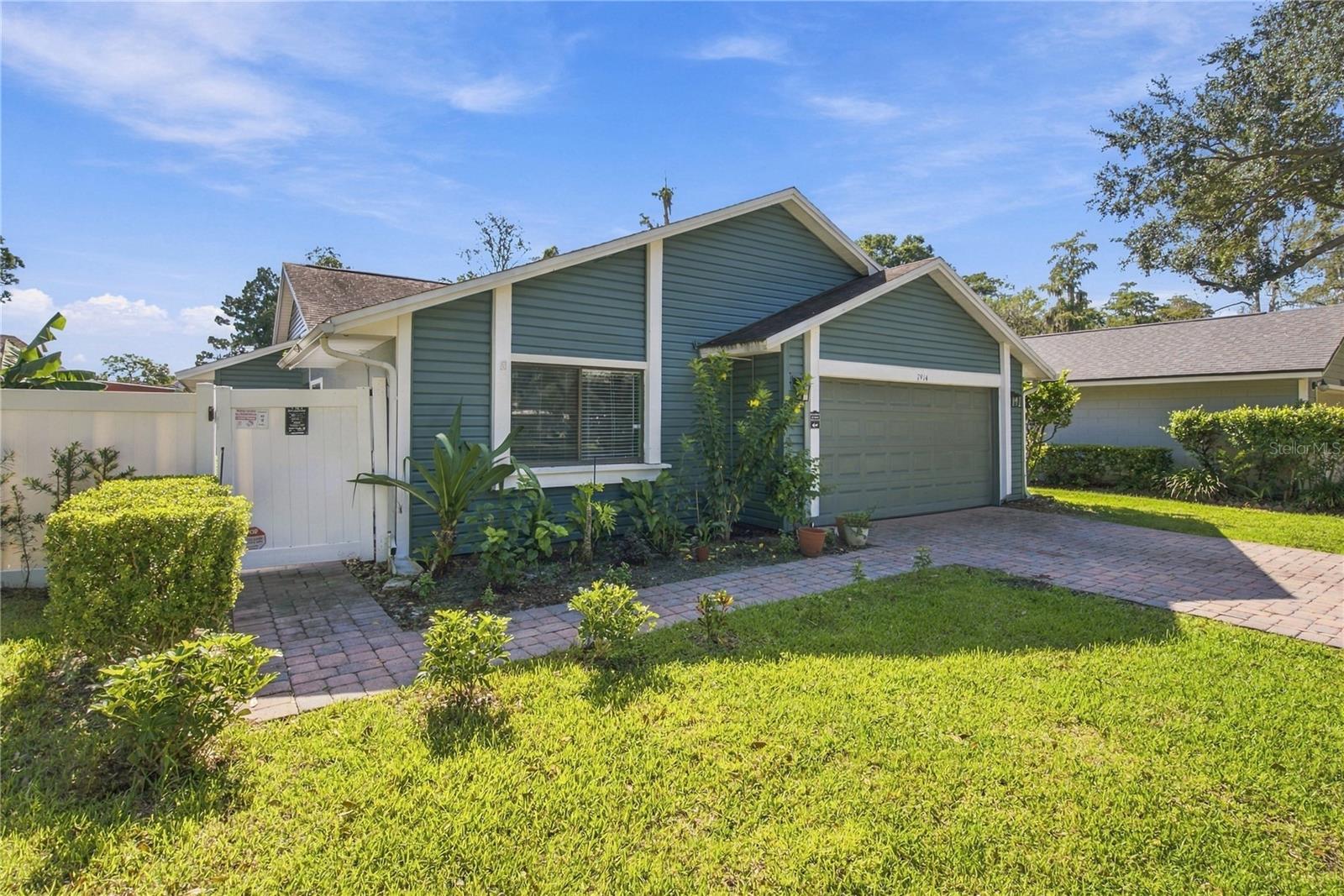 Listing photo 2 for 7914 Autumn Wood Dr