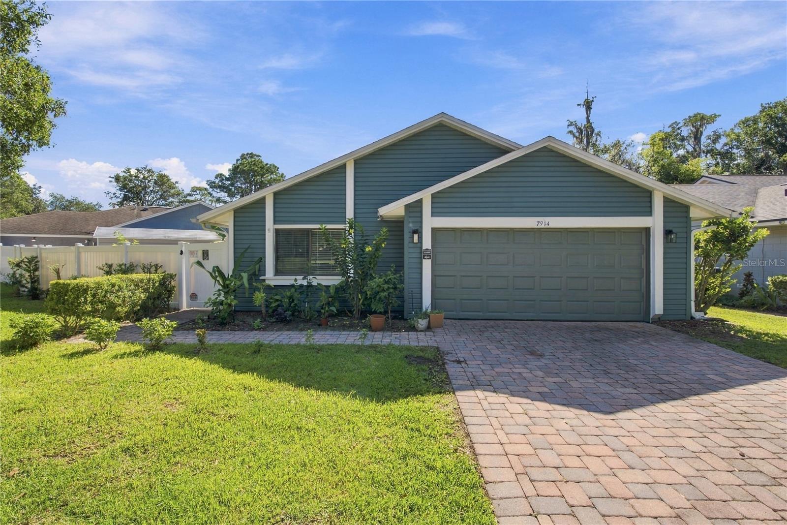 Listing photo 3 for 7914 Autumn Wood Dr