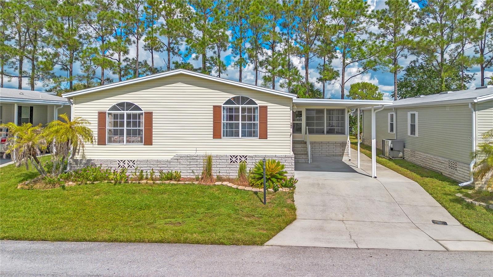 Listing photo 1 for 542 Dreama Dr