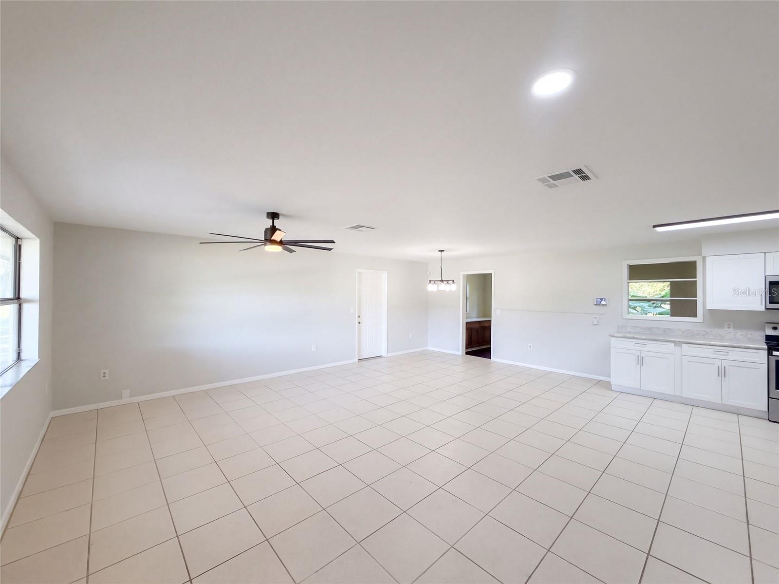 Listing photo 3 for 425 W Daughtery Rd